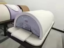 Sauna dôme infrarouge ouvert avec coussin de repos pour installation à domicile