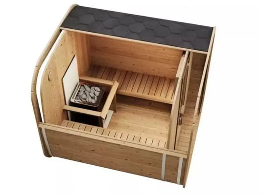 Vue de dessus d’un sauna extérieur en bois avec bancs, poêle à pierres et aménagement intérieur